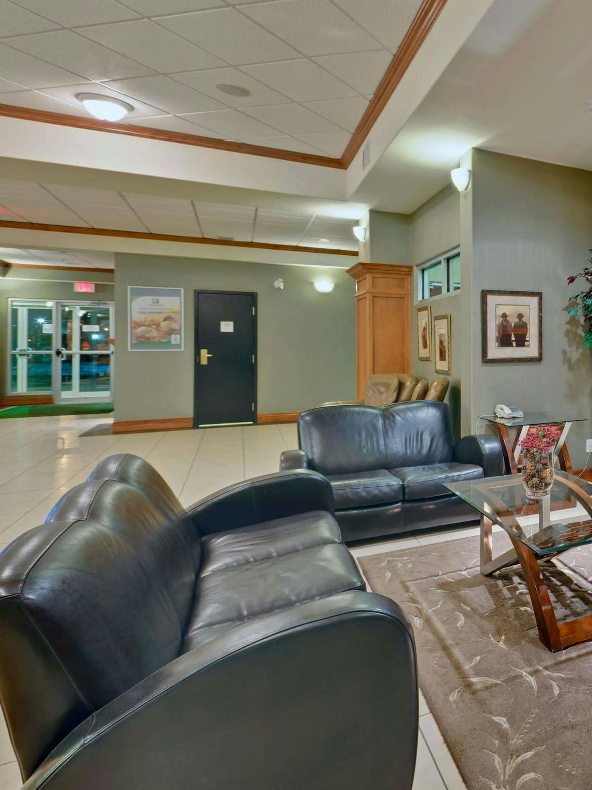 Hotel Holiday Inn Hotel & Suites Grande Prairie Conference Center photo 3