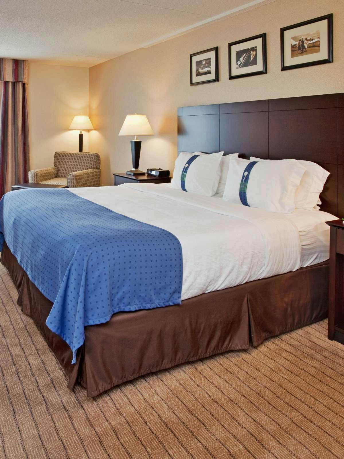 Hotel Holiday Inn Hotel & Suites Overland Park Convention Center photo 2