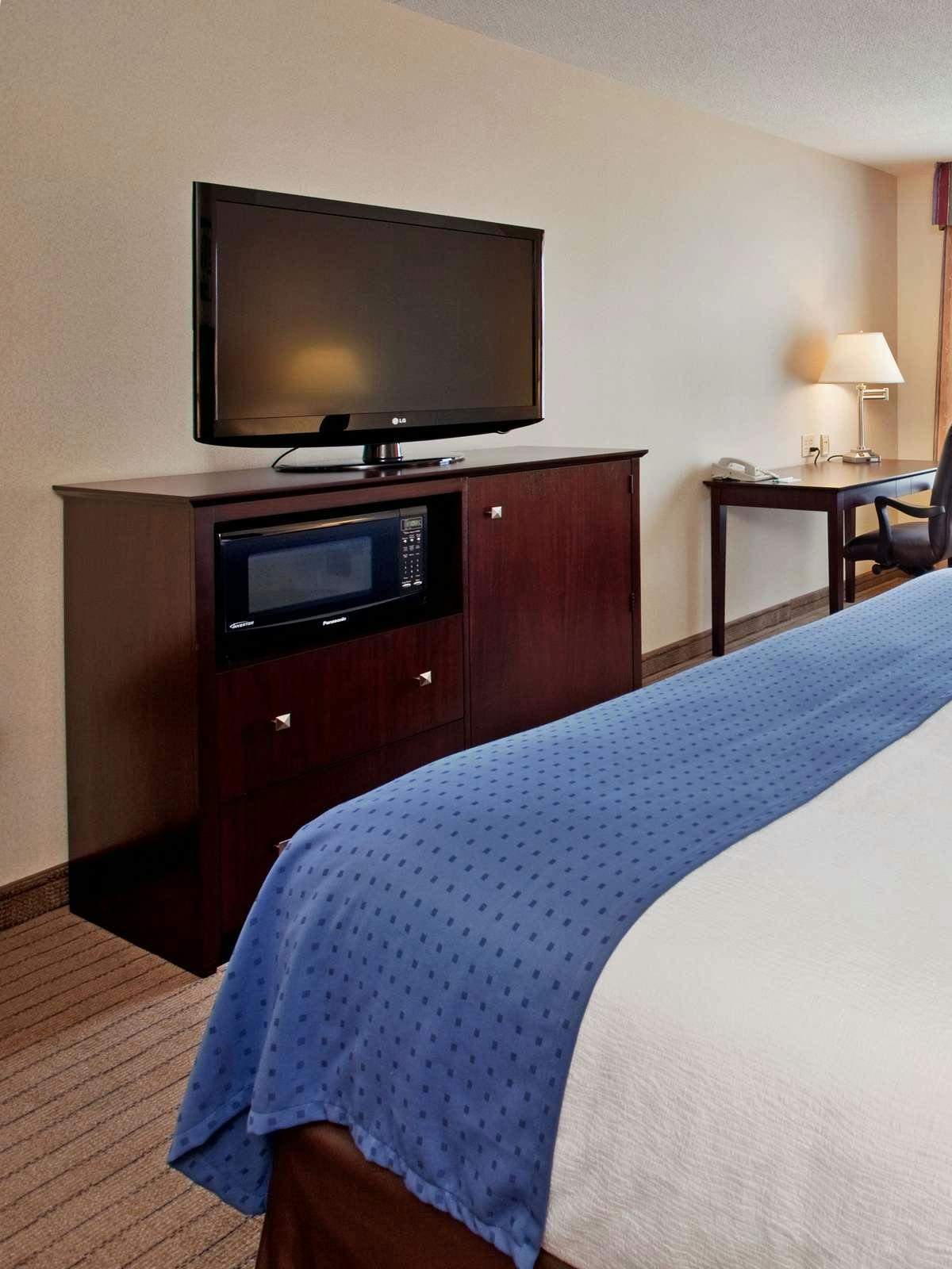 Hotel Holiday Inn Hotel & Suites Overland Park Convention Center photo 3