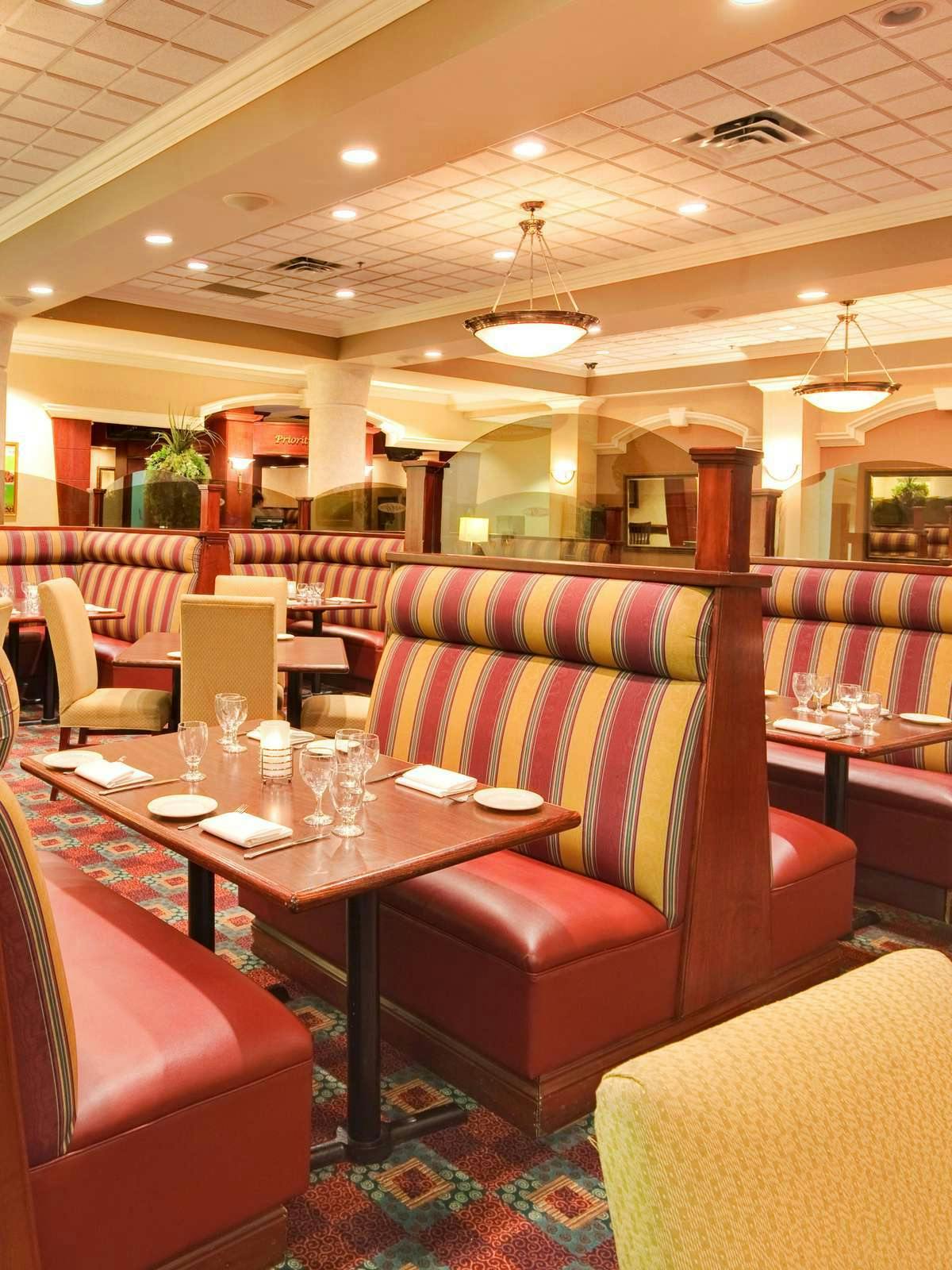 Hotel Holiday Inn Hotel & Suites Oakville @ Bronte photo 3