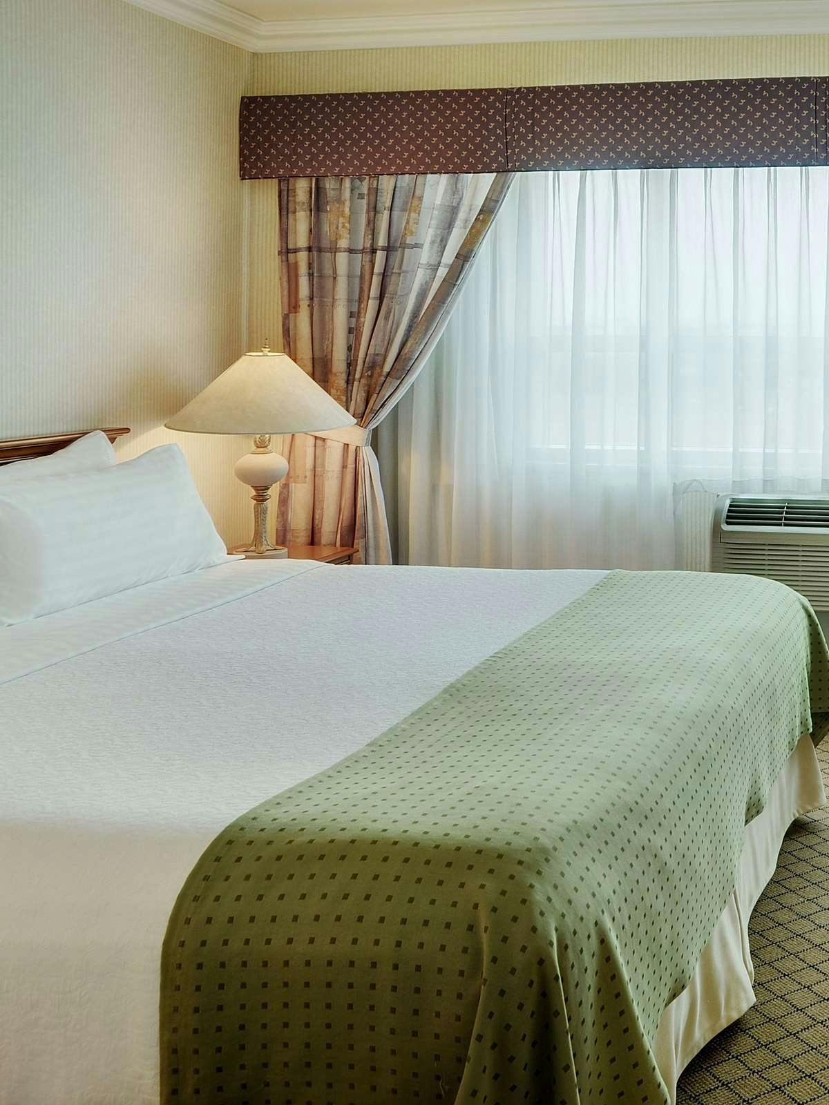 Hotel Holiday Inn Hotel & Suites Oakville @ Bronte photo 1