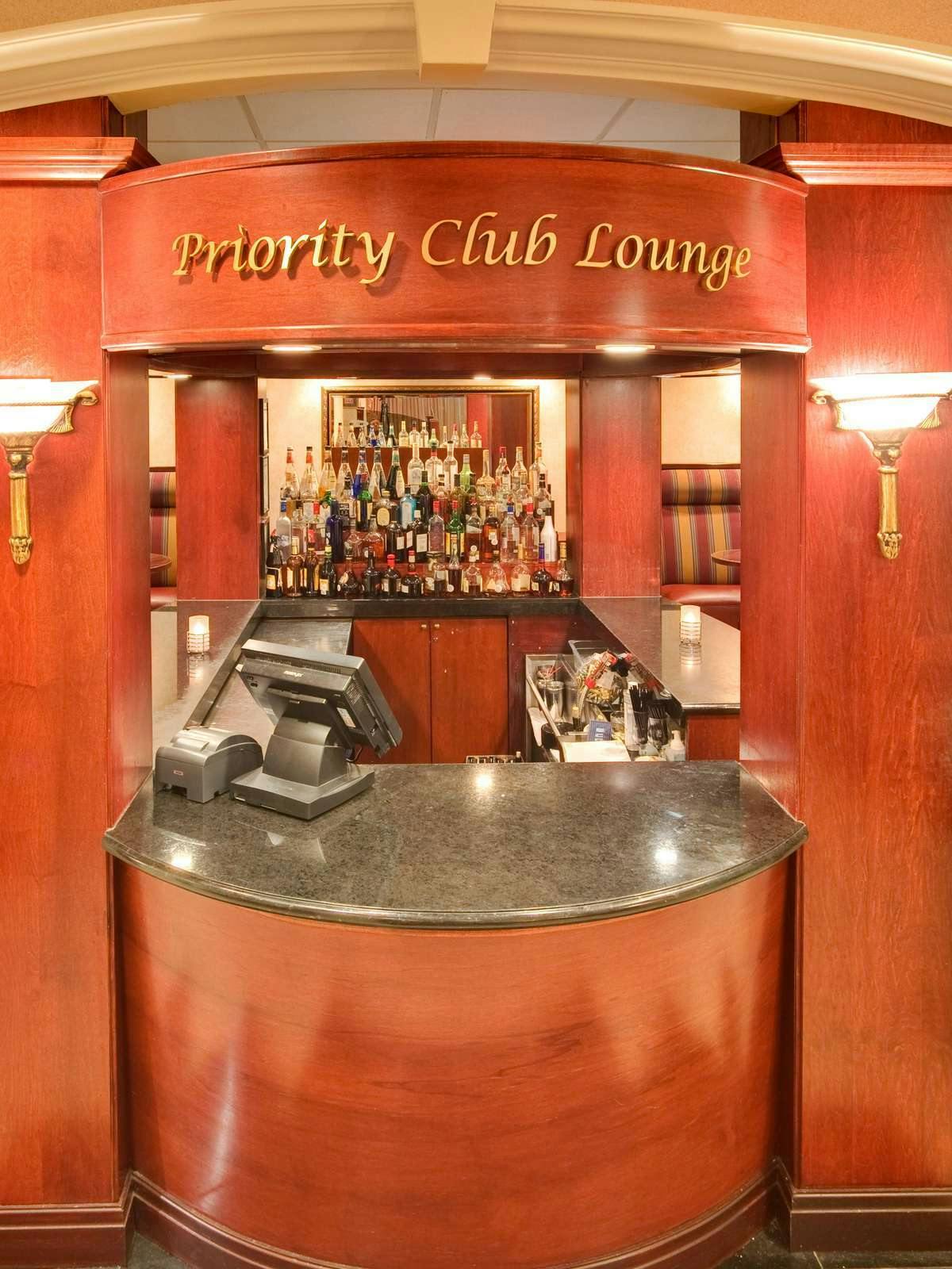 Hotel Holiday Inn Hotel & Suites Oakville @ Bronte photo 2