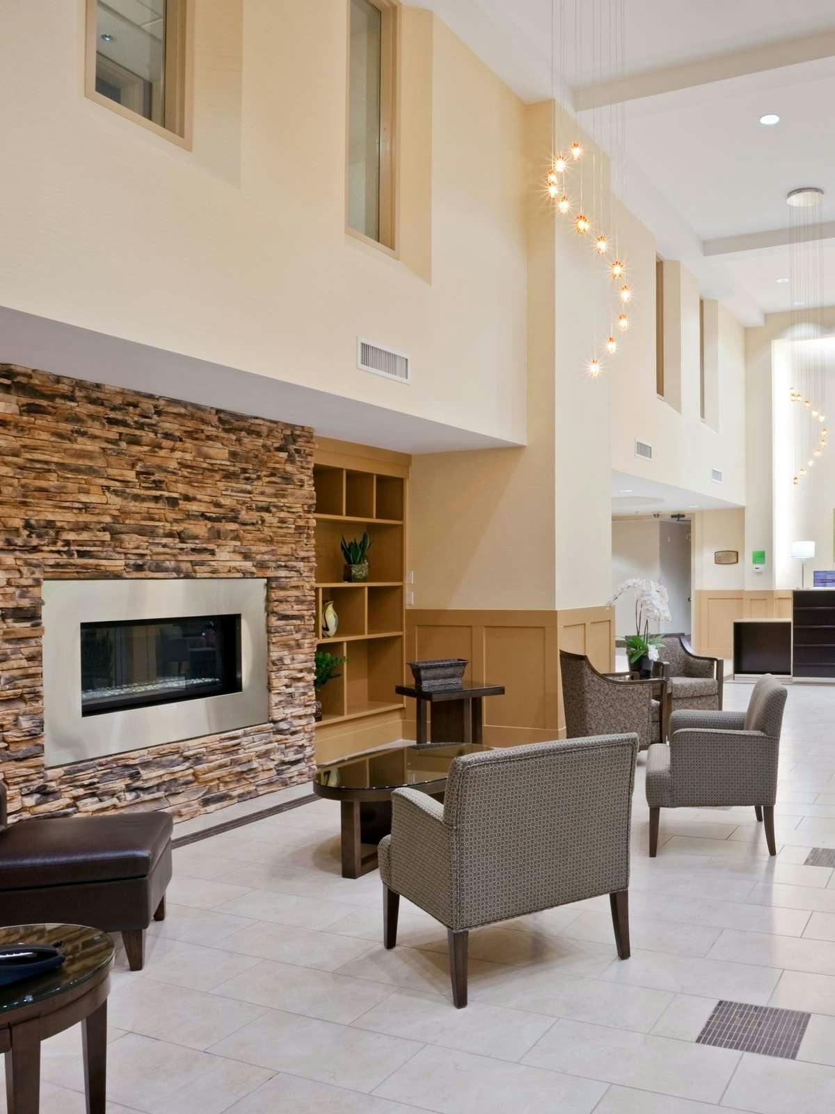 Hotel Holiday Inn Hotel & Suites Surrey East Cloverdale photo 3