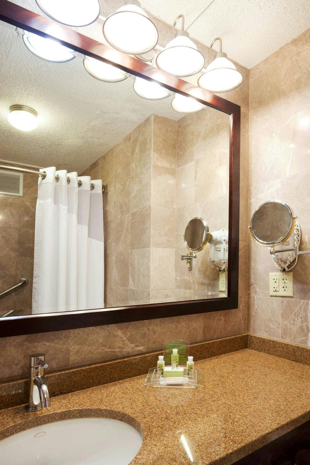 Hotel Holiday Inn Hyannis photo 3