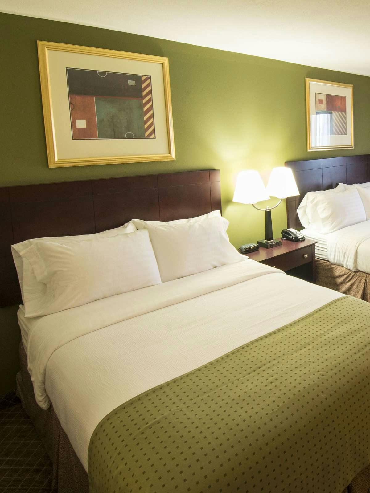 Hotel Holiday Inn Kansas City Airport photo 1