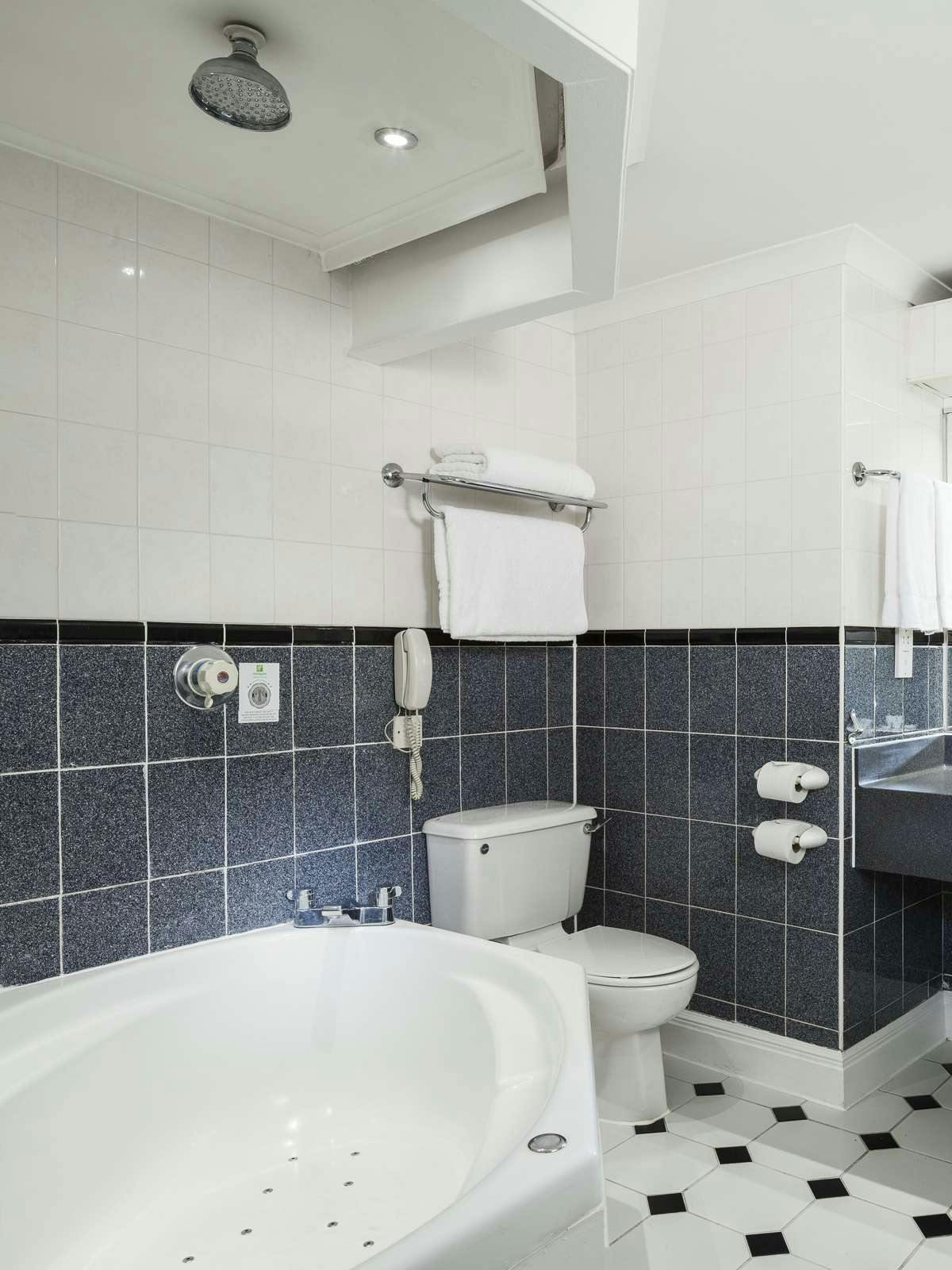 Hotel Holiday Inn London Sutton photo 3