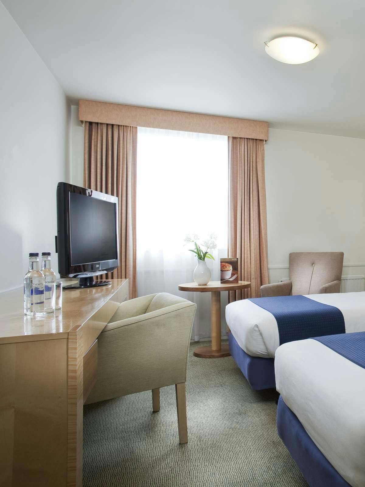 Hotel Holiday Inn London Sutton photo 2