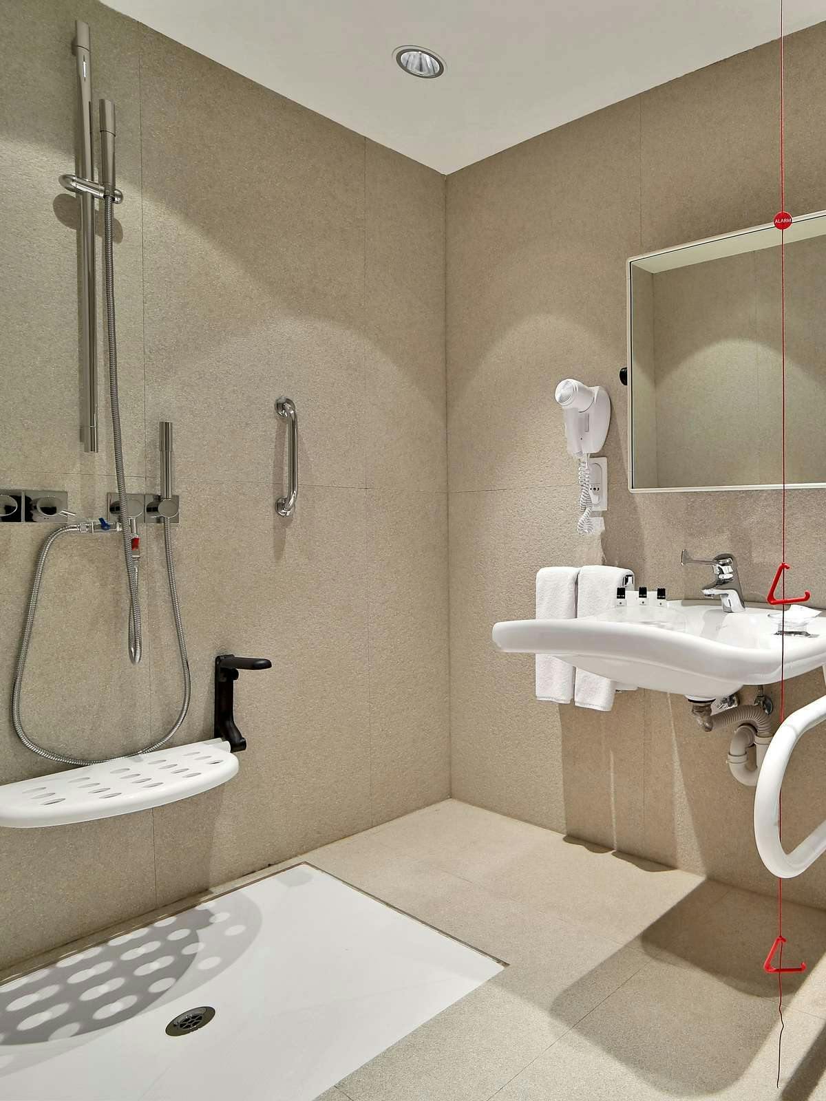 Hotel Holiday Inn Tbilisi photo 3