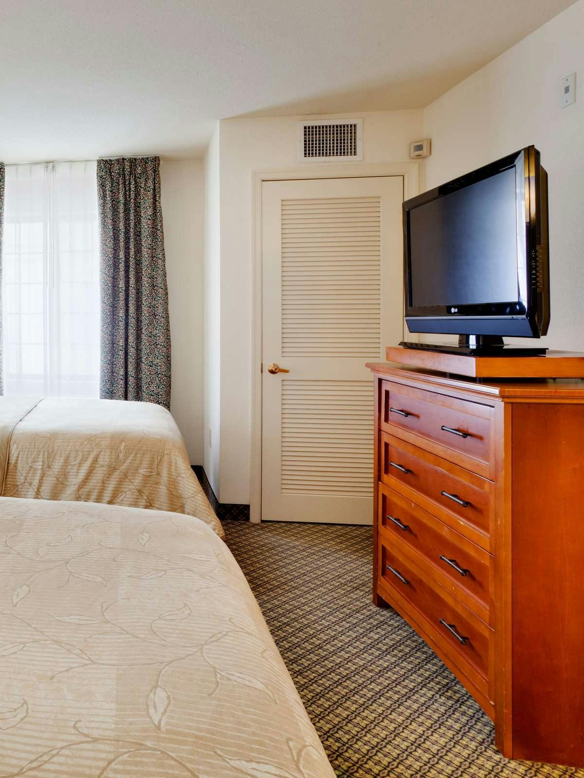 Hotel Staybridge Suites Allentown Airport photo 2