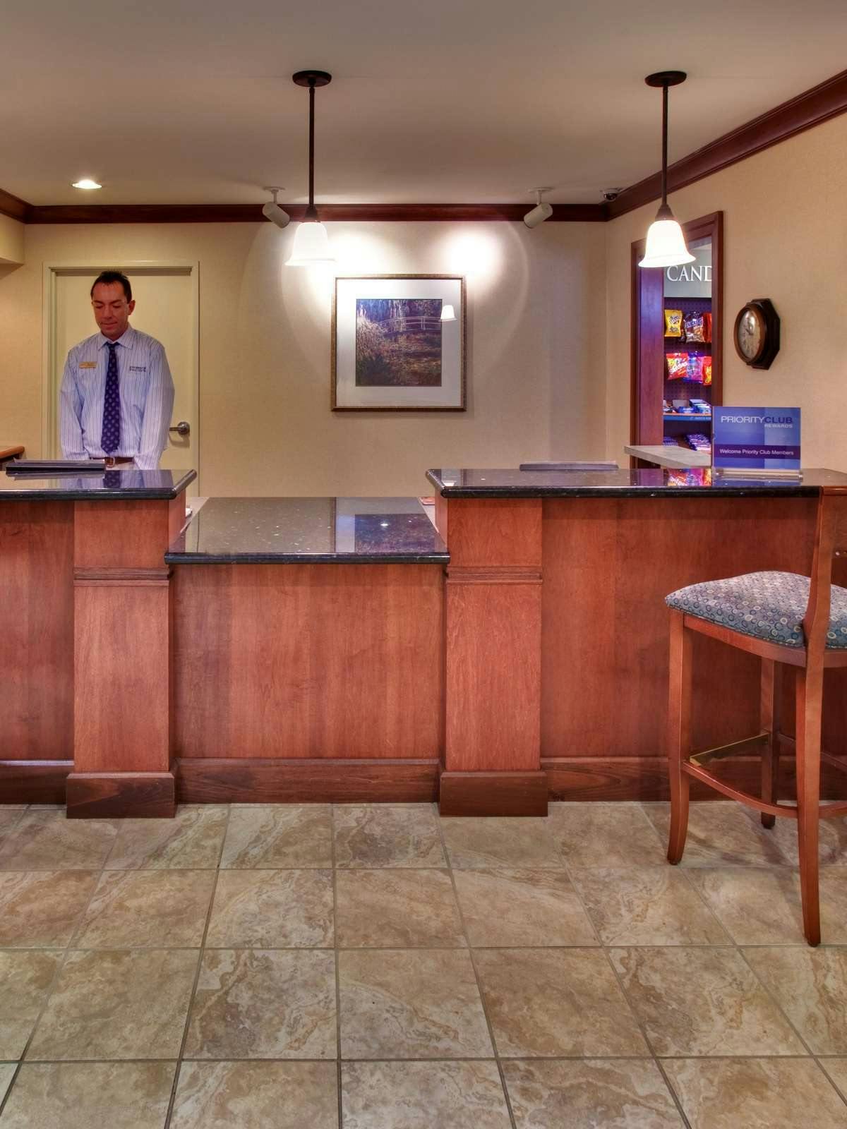 Hotel Staybridge Suites Davenport photo 3