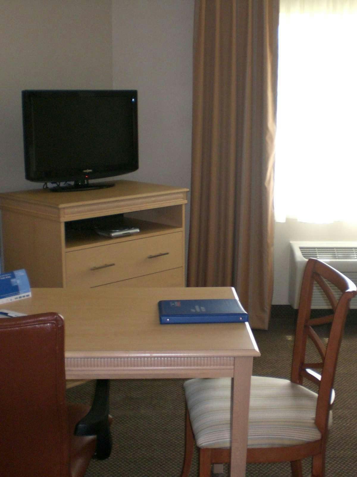 Hotel Candlewood Suites Brown Deer photo 2