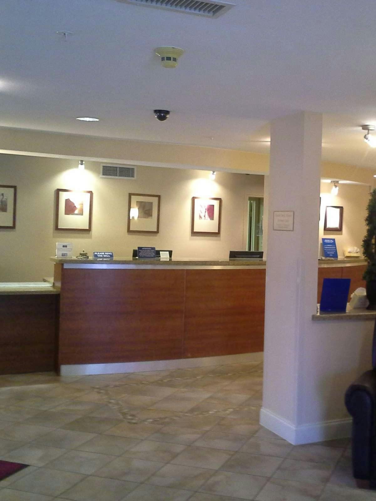 Hotel Candlewood Suites Dallas Market Center photo 5