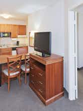 Hotel Candlewood Suites Dallas Market Center photo 3