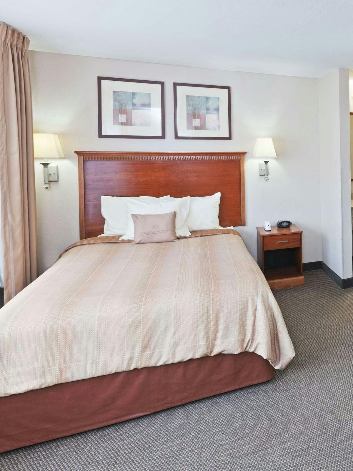 Hotel Candlewood Suites Dallas Market Center photo 1