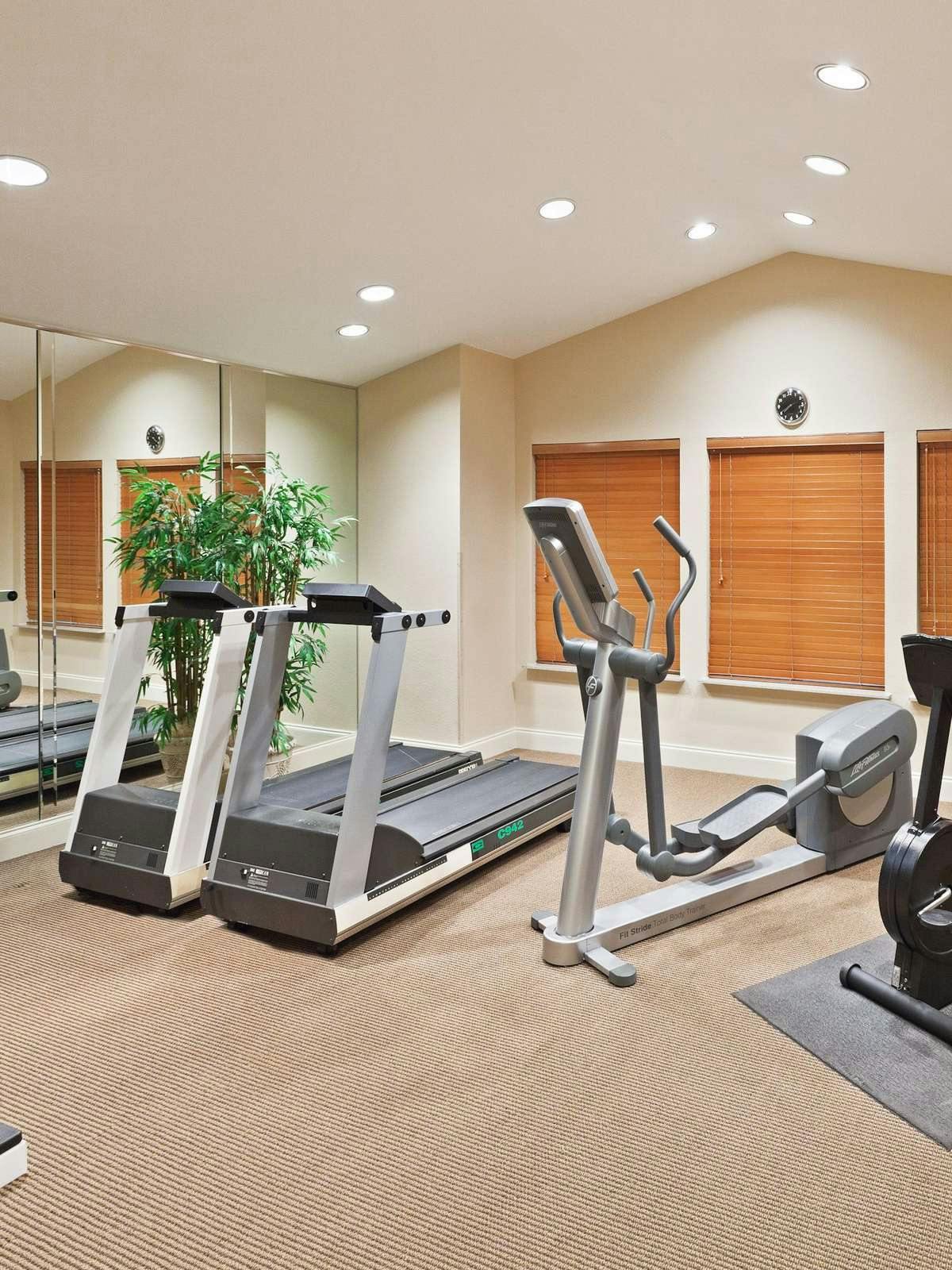 Hotel Candlewood Suites Dallas Market Center photo 2