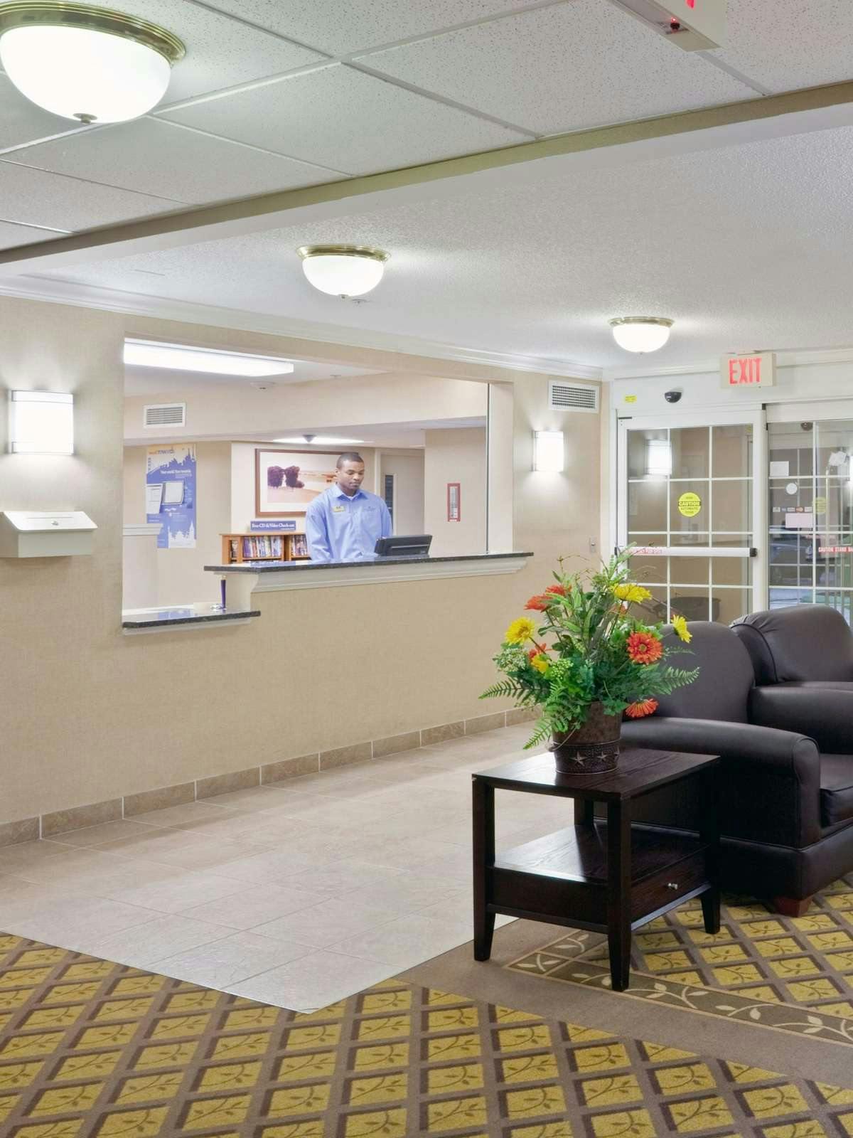 Hotel Candlewood Suites Topeka photo 4