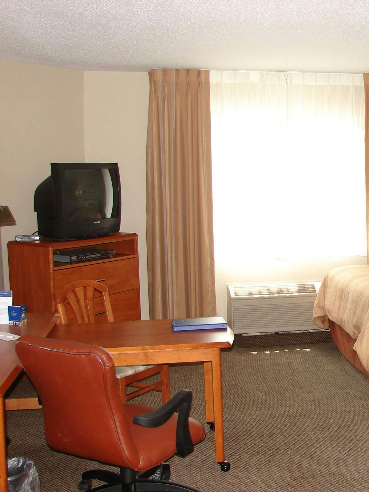 Hotel Candlewood Suites Topeka photo 2