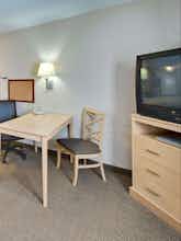 Hotel Candlewood Suites Fargo North Dakota State University photo 3