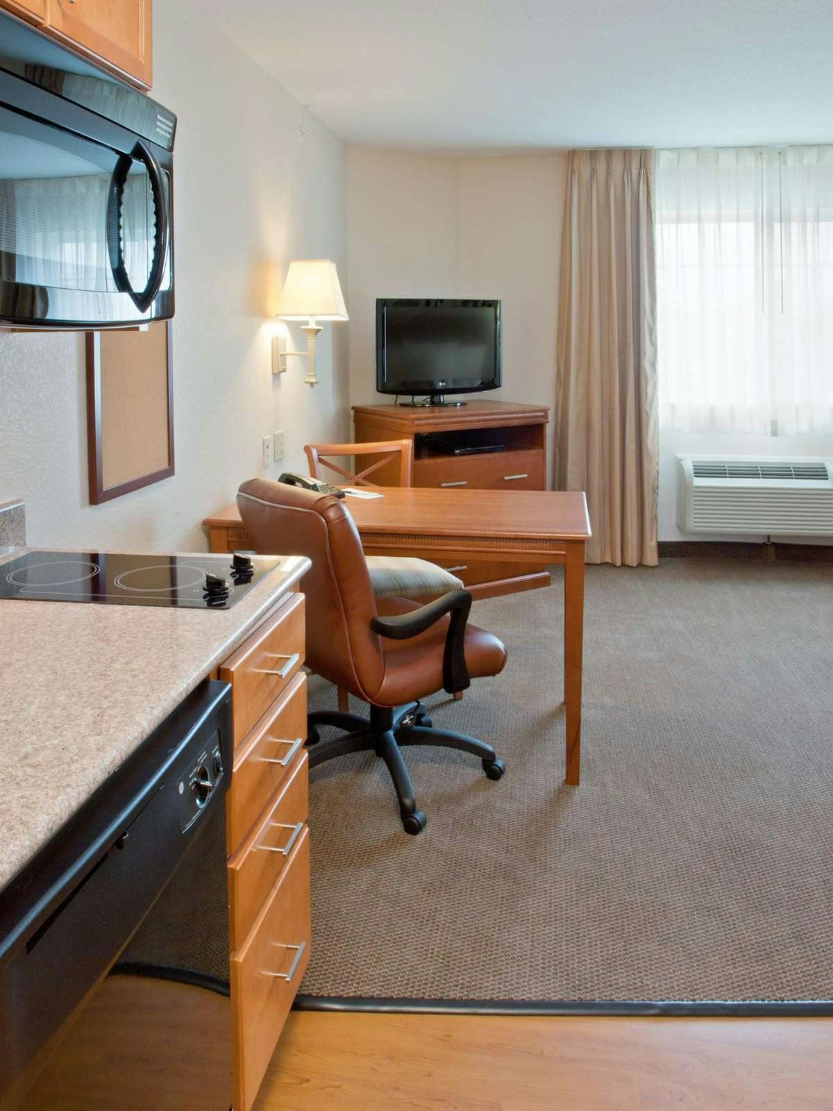 Hotel Candlewood Suites Pearland photo 2