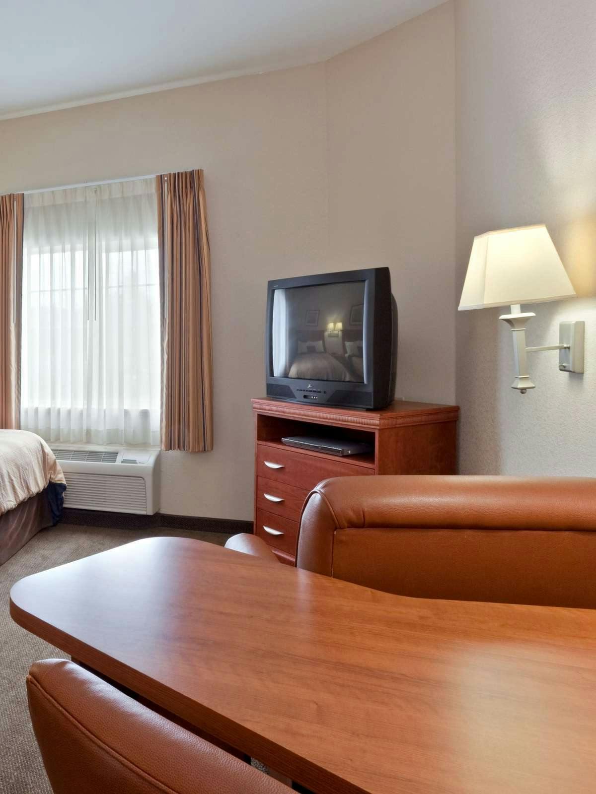 Hotel Candlewood Suites Medford photo 2