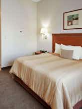 Hotel Candlewood Suites Turlock photo 1