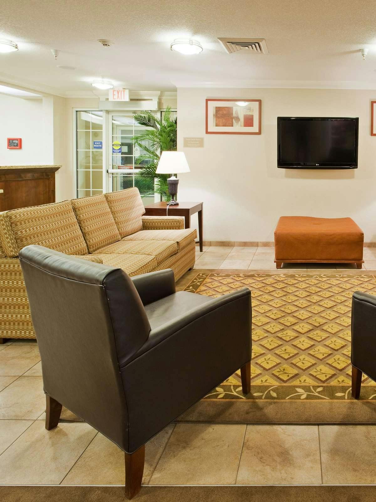 Hotel Candlewood Suites Turlock photo 4