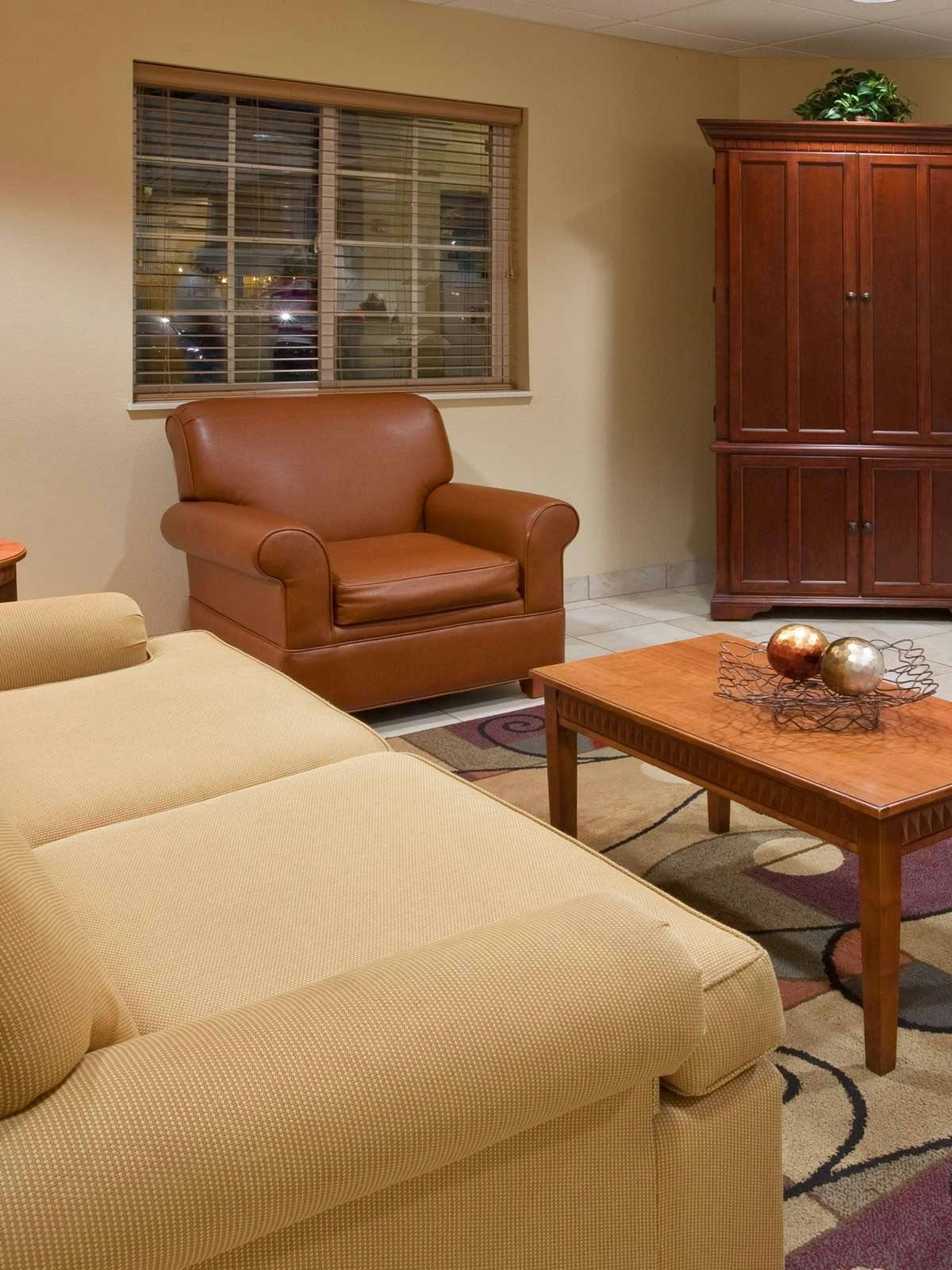 Hotel Candlewood Suites Polaris photo 3