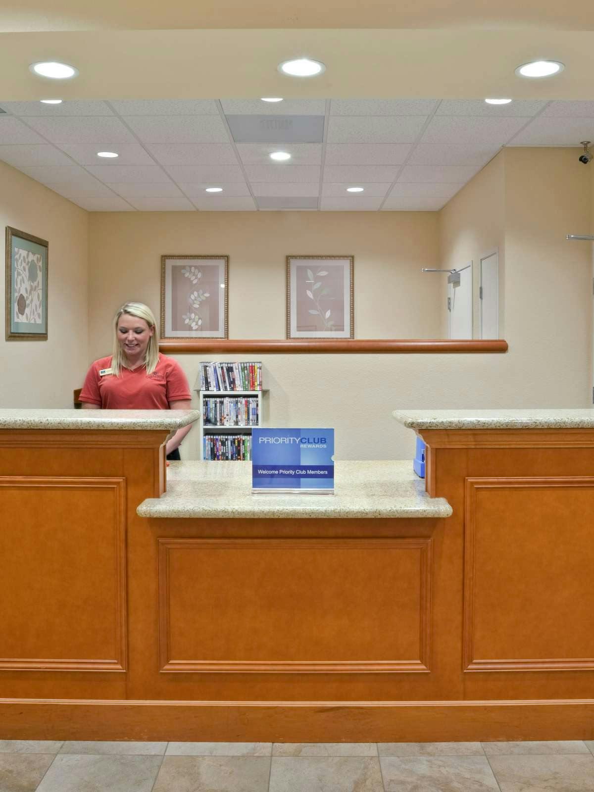 Hotel Candlewood Suites Portland Airport photo 4