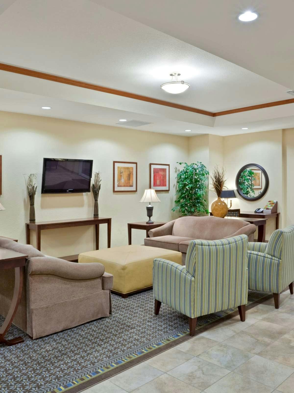 Hotel Candlewood Suites Portland Airport photo 3