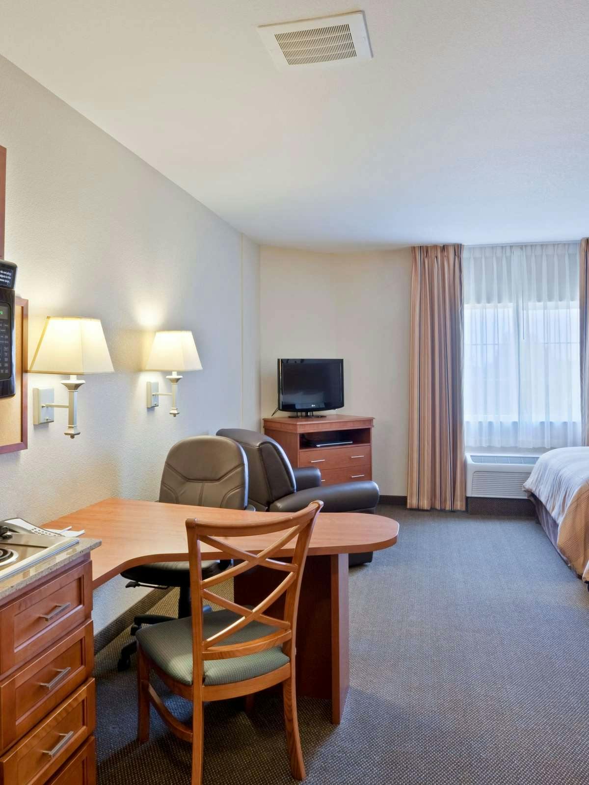 Hotel Candlewood Suites Portland Airport photo 2