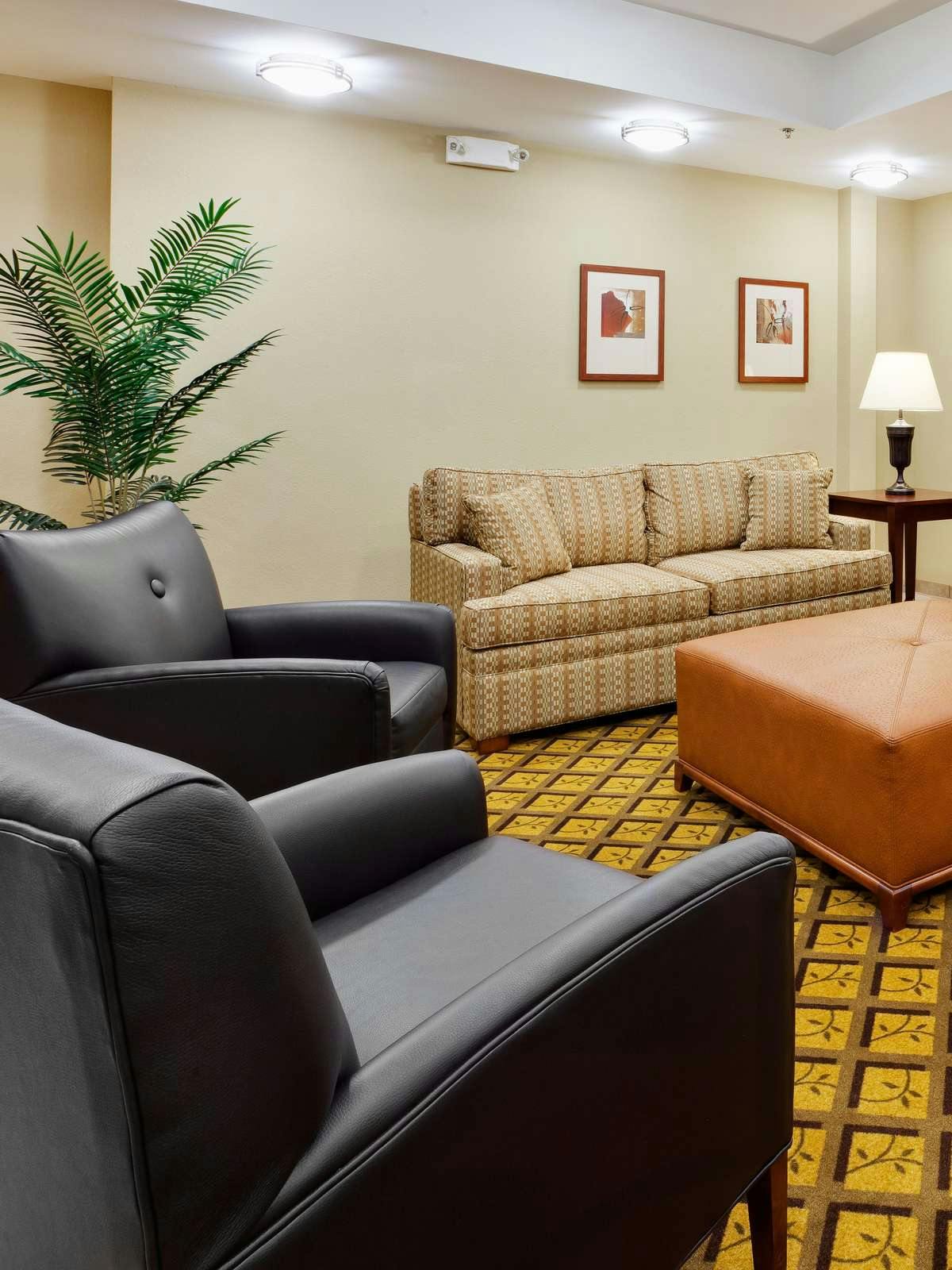 Hotel Candlewood Suites Reading photo 3