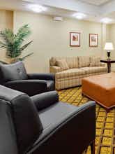 Hotel Candlewood Suites Reading photo 3