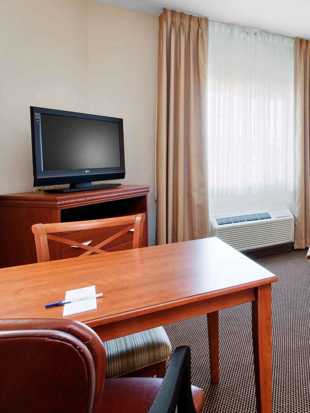 Hotel Candlewood Suites Reading photo 2