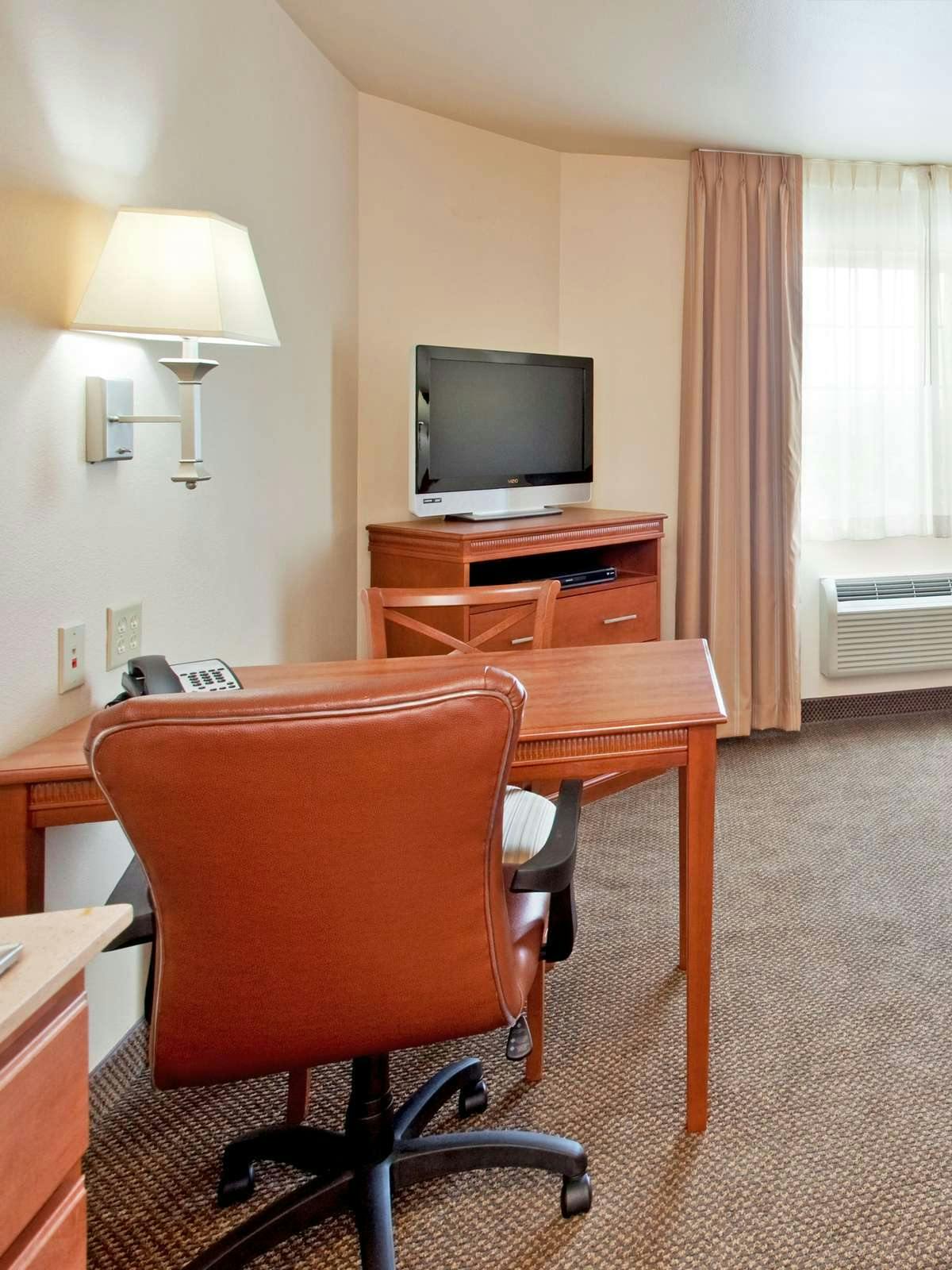 Hotel Candlewood Suites Springfield South photo 2