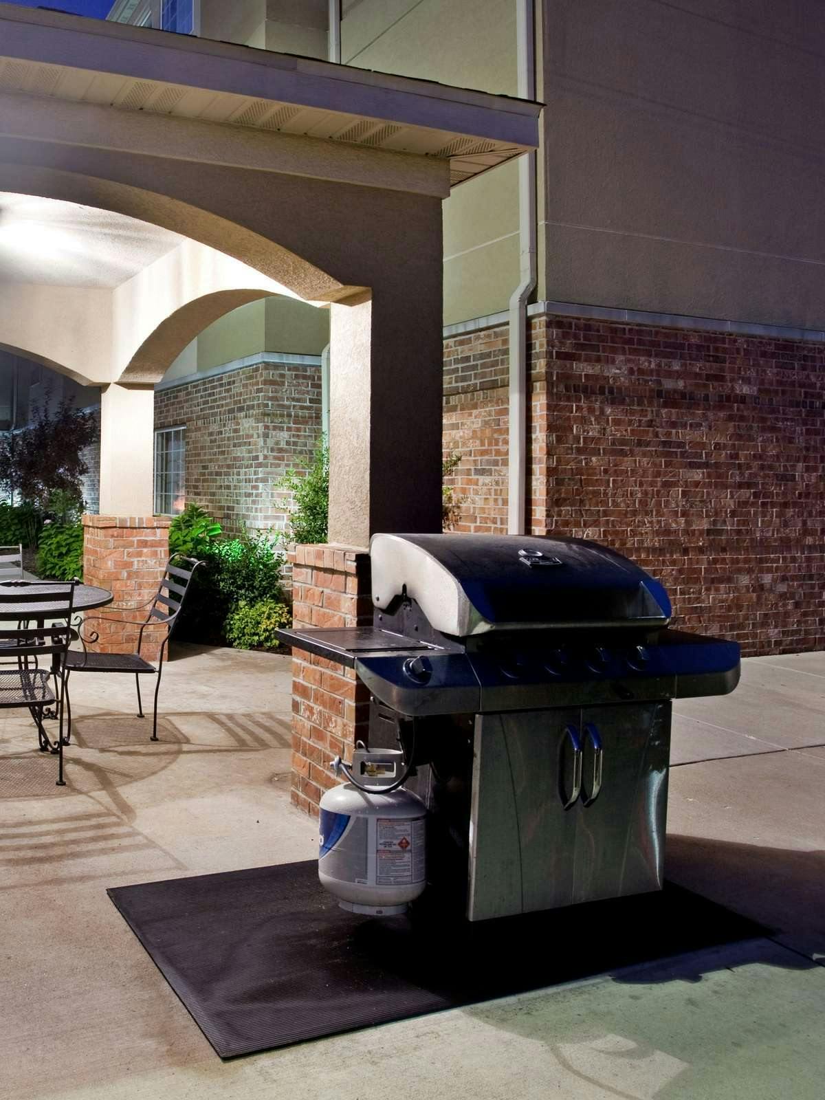 Hotel Candlewood Suites St. Robert photo 4