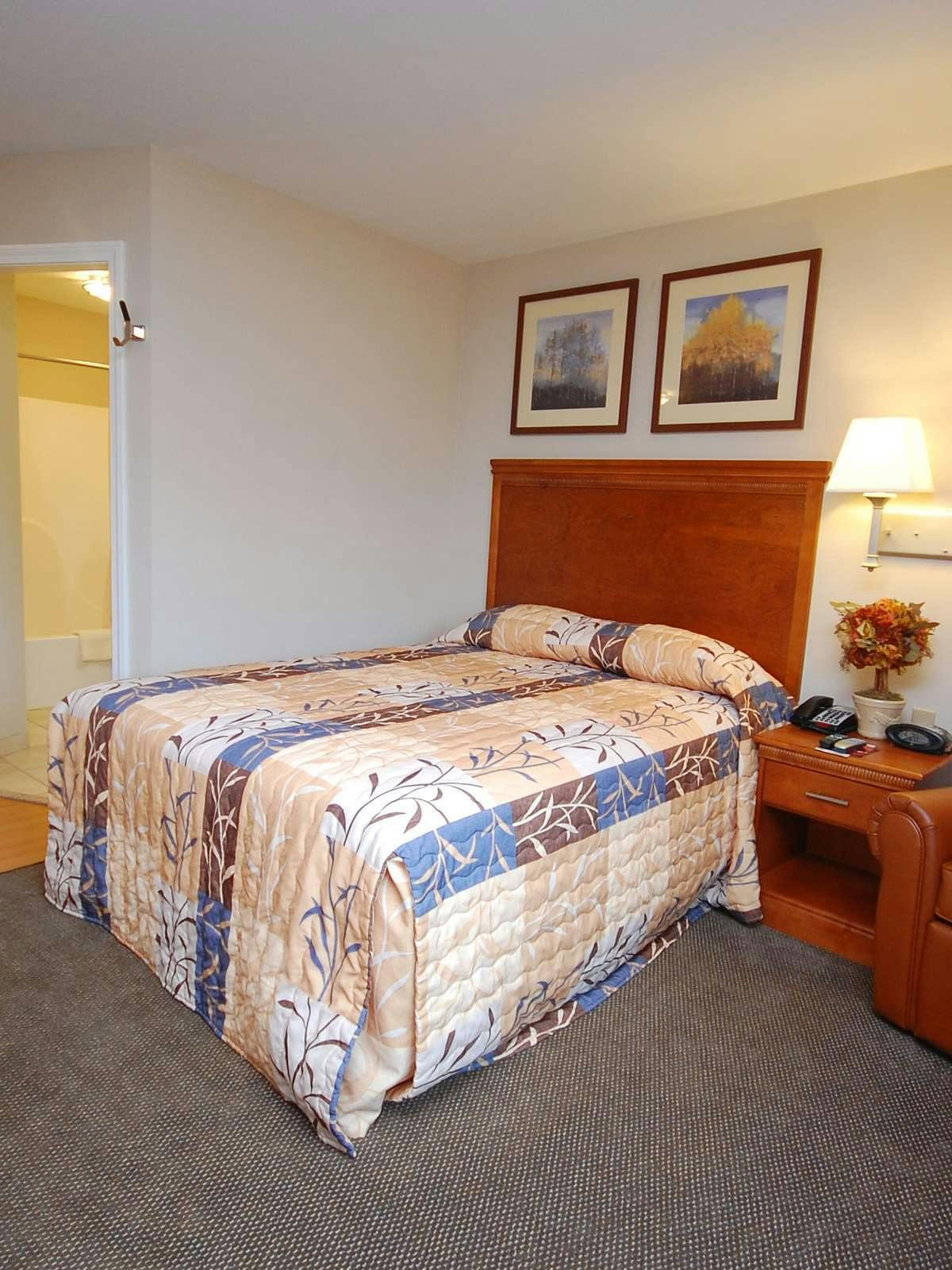 Hotel Candlewood Suites West Springfield photo 1