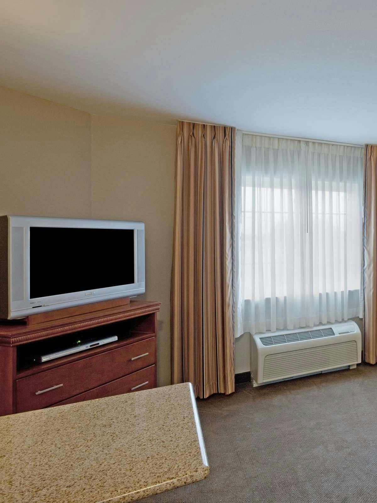 Hotel Candlewood Suites West Springfield photo 2