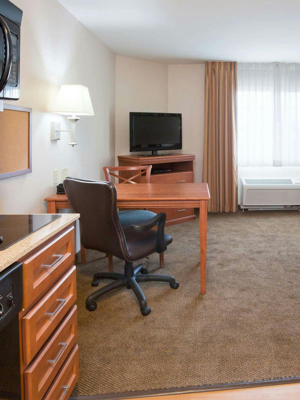 Hotel Candlewood Suites Oak Creek photo 2