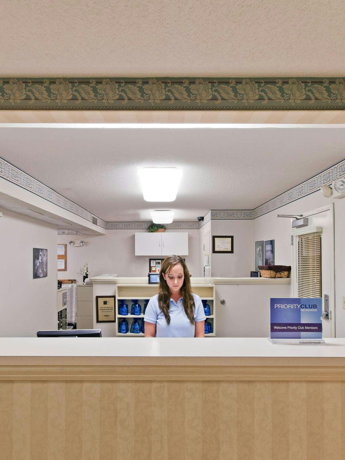 Hotel Candlewood Suites Wichita Airport photo 2