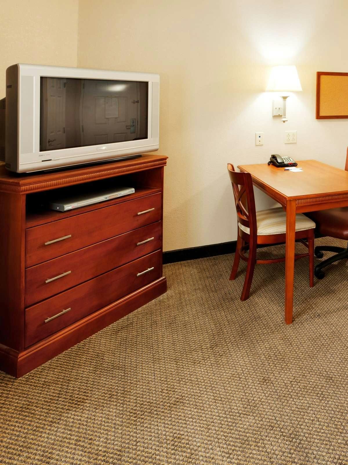 Hotel Candlewood Suites Windsor Locks Bradley Airport photo 2