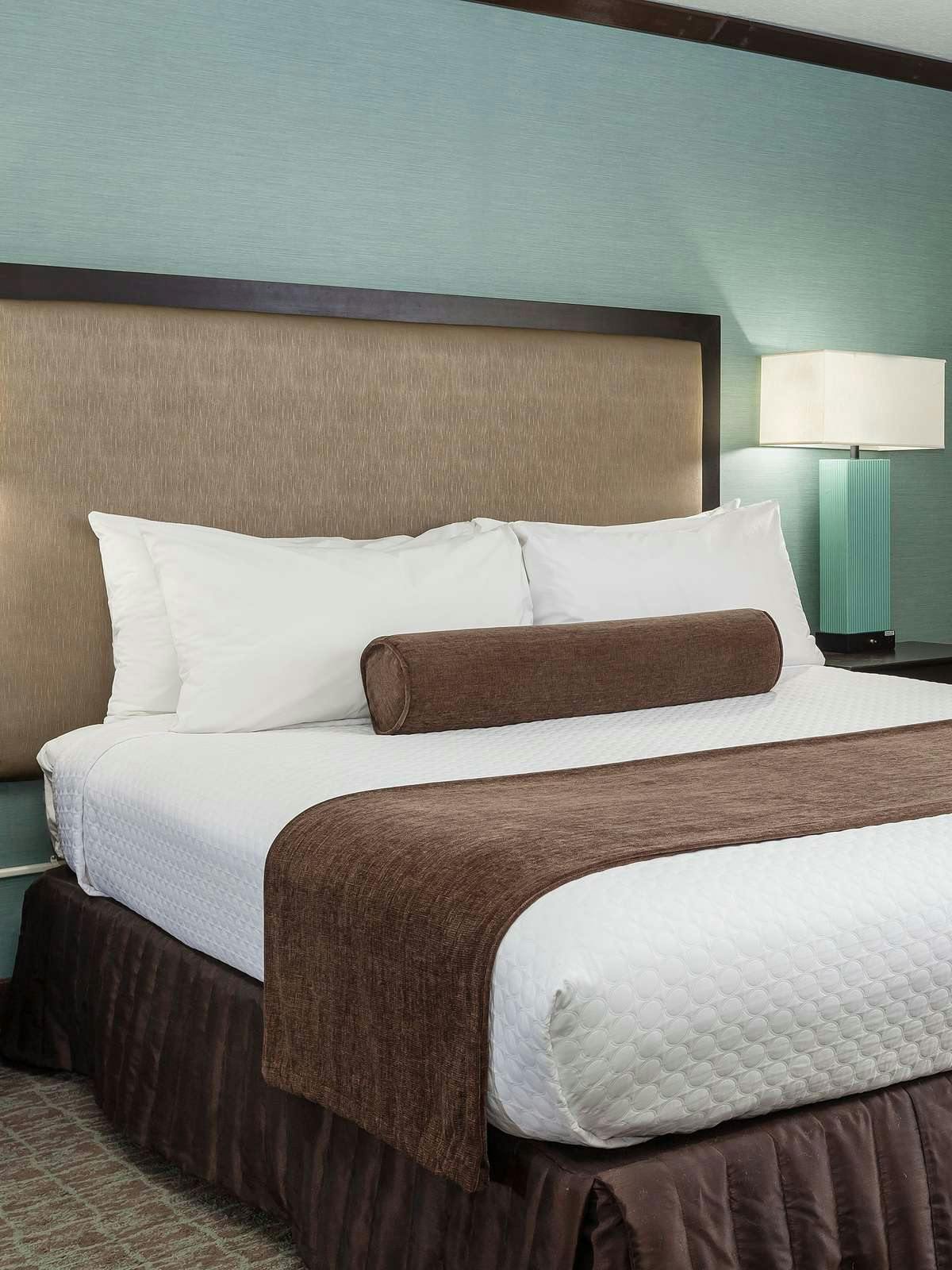 Hotel Crowne Plaza Anchorage Midtown photo 1