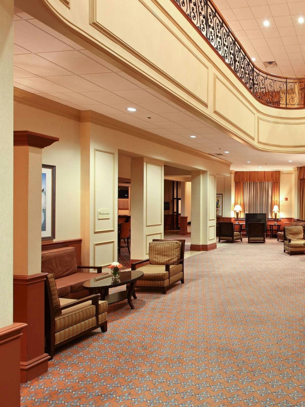 Hotel Crowne Plaza Dallas Market Center photo 3