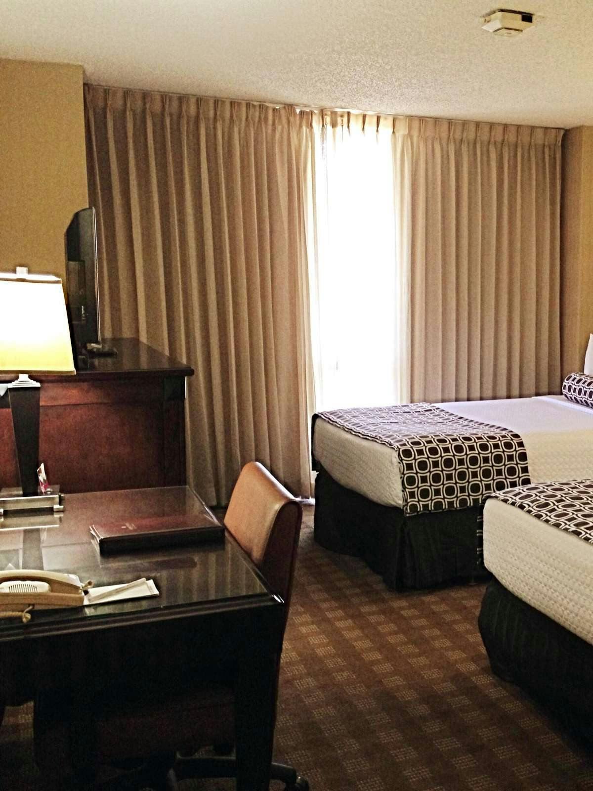 Hotel Crowne Plaza Dallas Market Center photo 2