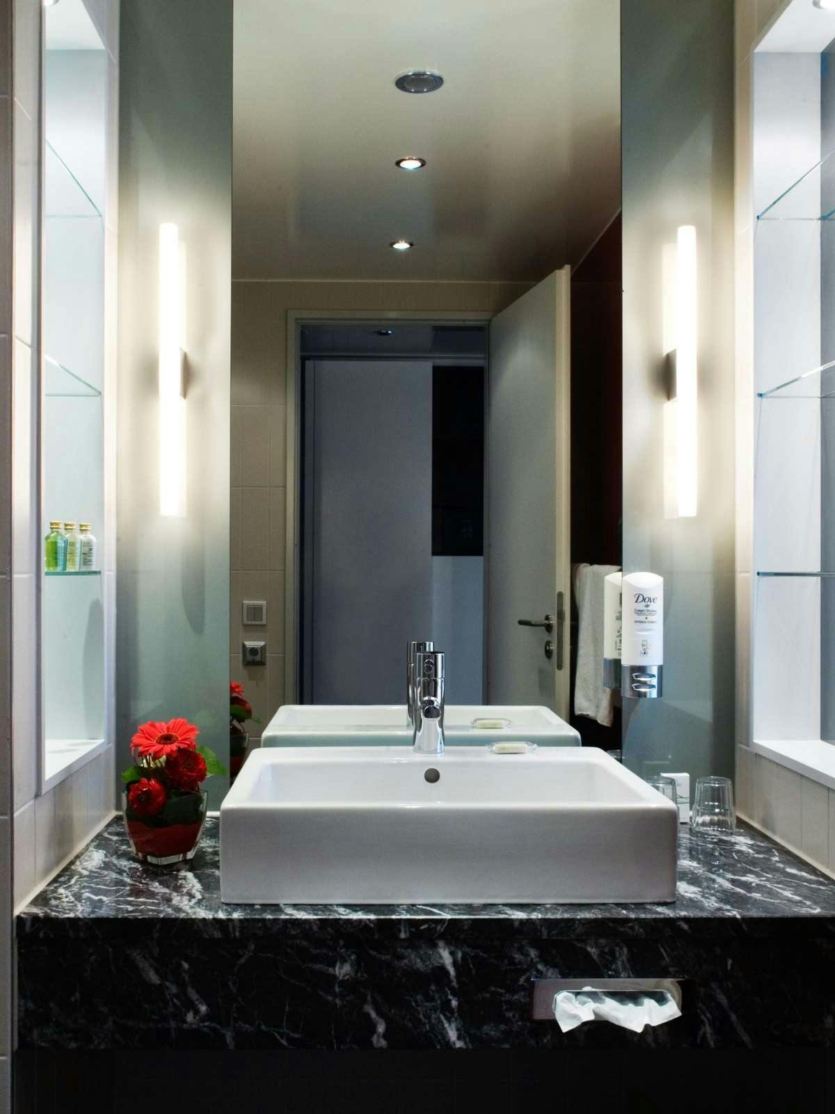 Hotel Holiday Inn Berlin Airport Conf Centre photo 2