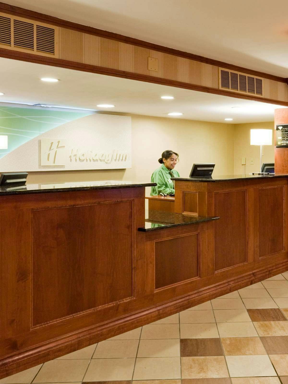 Hotel Holiday Inn Blmgtn Arpt South- Mall Area photo 2