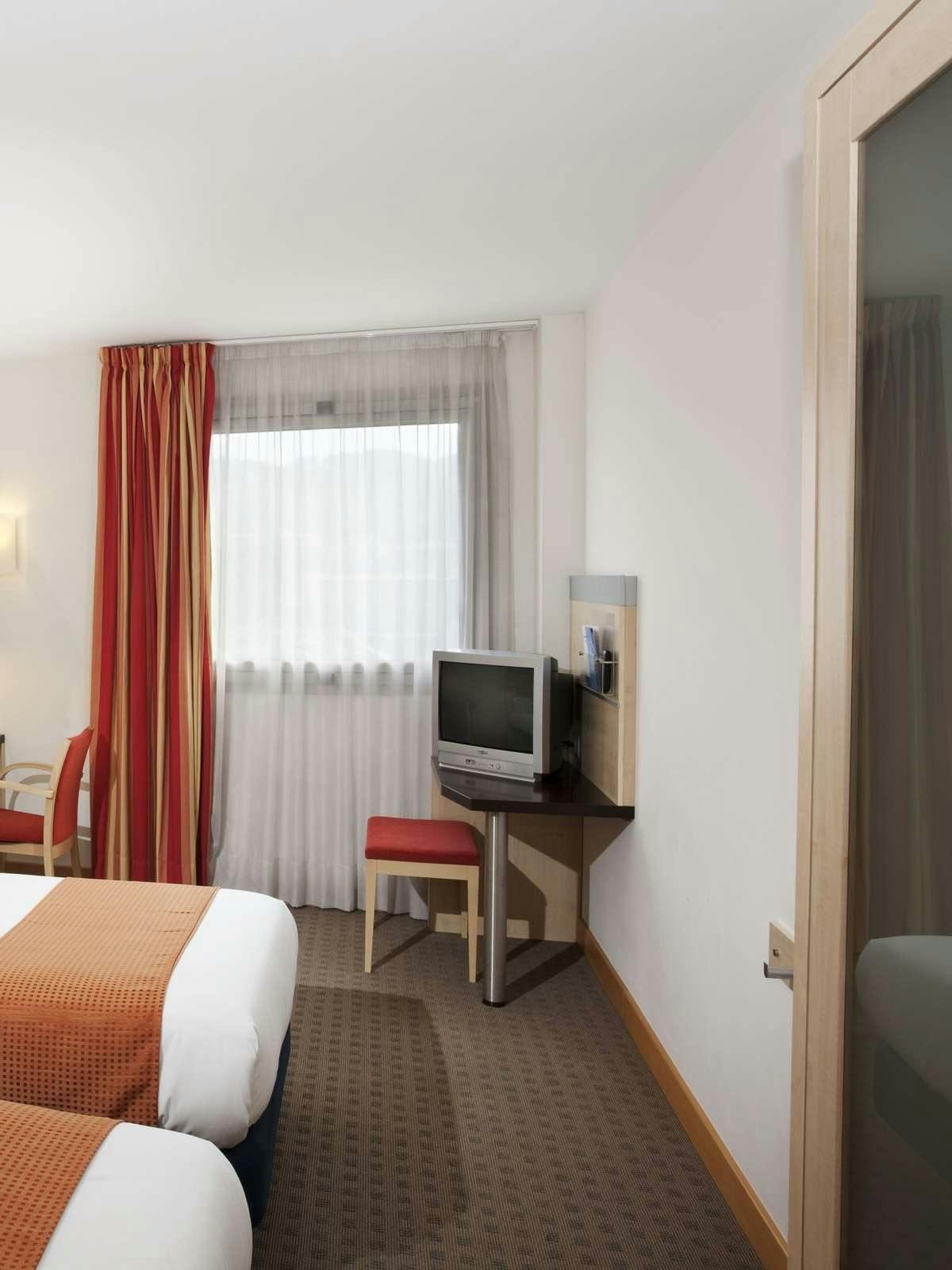 Hotel Holiday Inn Express Barcelona Molins De Rei photo 2