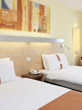Hotel Holiday Inn Express Bedford photo 1