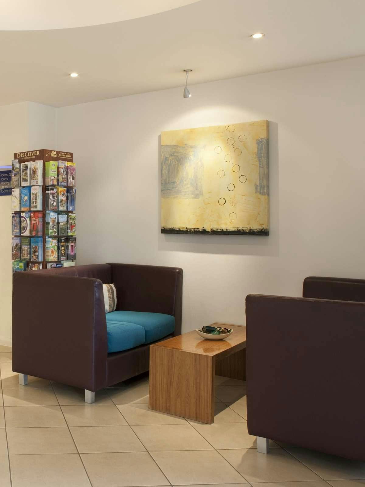 Hotel Holiday Inn Express Bedford photo 3