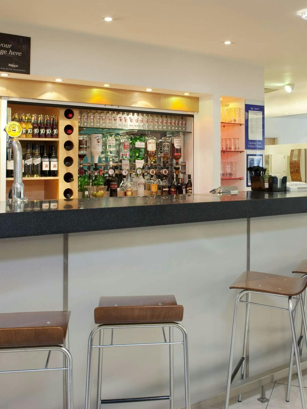 Hotel Holiday Inn Express Bedford photo 5