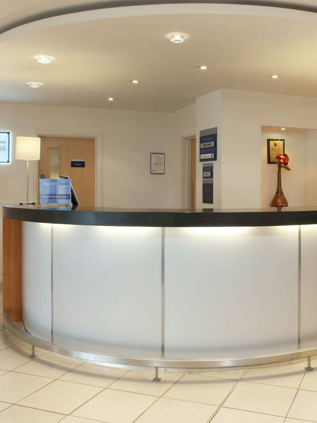 Hotel Holiday Inn Express Bedford photo 4